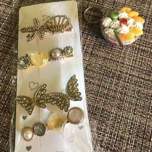 🍒5/$25🍒 hairclips and keychain